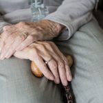 Parkinson en personas mayores: Síntomas y tratamiento