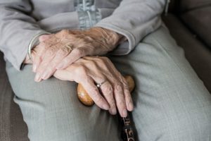 Parkinson en personas mayores: Síntomas y tratamiento